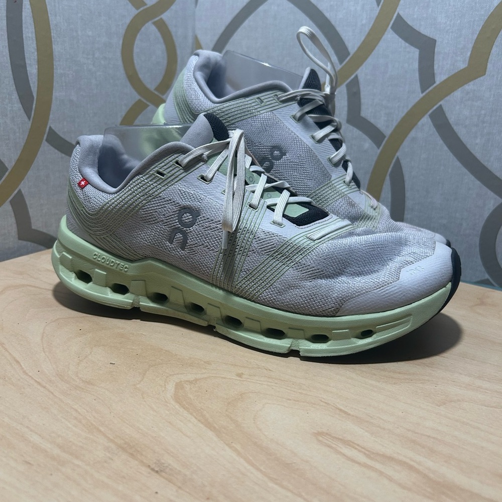 Women’s on cloud Running Sneaker Walking Gym Swiss Athletic size 10.5